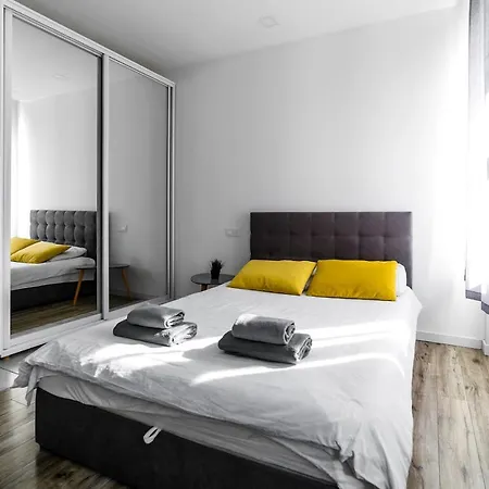 Площа Ринок Вулиця Лесі Українки 15 דירה